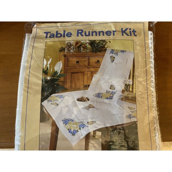 New Craftways 101504 Table RUNNER 'Butterfly & Daffodil' 14X44 - Picture 6 of 8